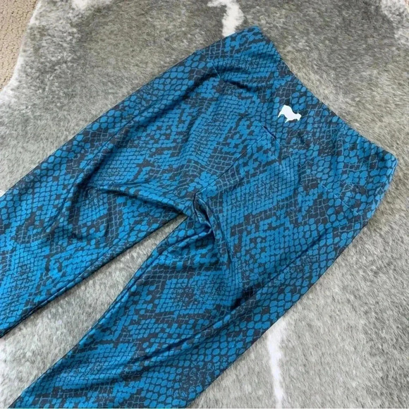 Goldsheep Snake Print Crop Leggings - Picture 7 of 13